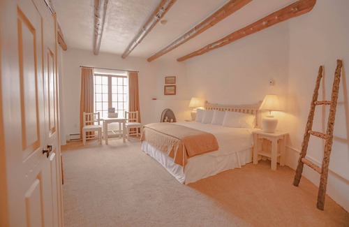 Taos Apartment | Room 2 - Mountain View King Suite