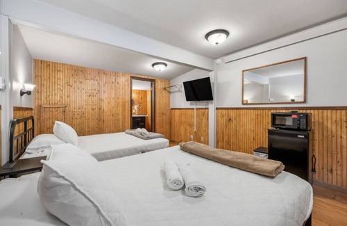 Deadwood Hotel | Room 20 – Spacious Stay