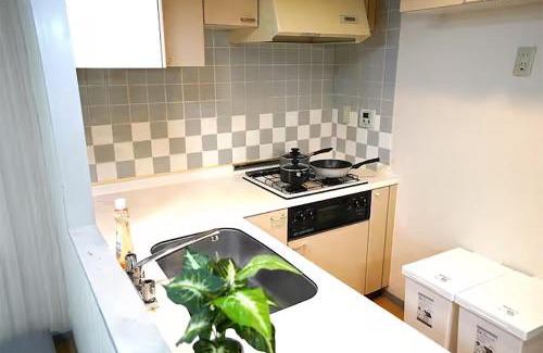 Honmachi Apartment | Room 202 Nishi-Shinjuku Gochome 9 minutes walk 40 square meters Sleeps up to 6 people
