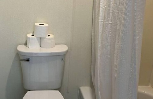 Harper Hotel | Room 22 - Standard Queen - Sleeps 4 - Harper Motel