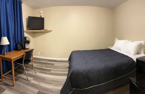 Harper Hotel | Room 25 - Standard Queen - Sleeps 2 - Harper Motel