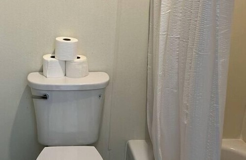 Harper Hotel | Room 27 - Double Queen - Sleeps 4 - Harper Motel