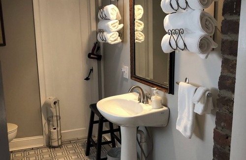 Shelbyville Bed & Breakfast | Room 3 Belmont Inn 1852 Historic Evans House King in room private Bath 2nd Floor
