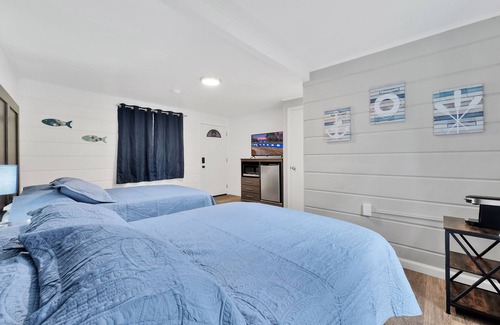 Houghton Lake Hotel | Room #3: Updated Suite w/2 Queen Beds