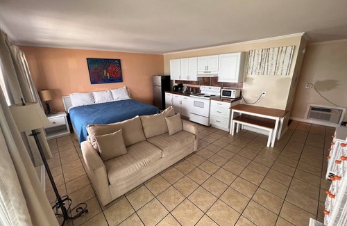 Topsail Beach Hotel | Room #302 Efficiency King w/Kitchen Dog Y