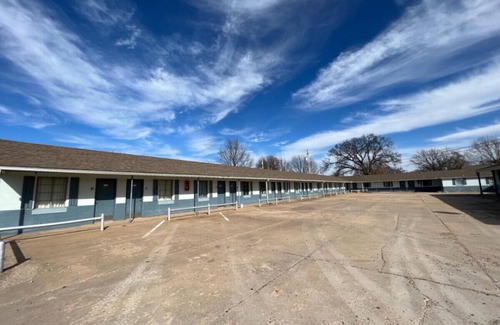 Harper Hotel | Room 31- Standard Queen - Sleeps 2 - Harper Motel