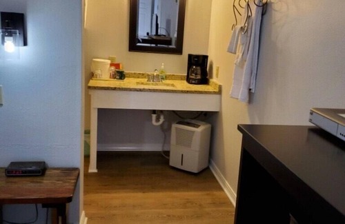 Jasper House | Room 4- Historic Little Switzerland