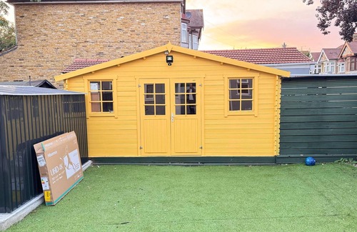 Redbridge House | Room 4: Stylish En-Suite Double Room, Ilford, Great Transport Links to London