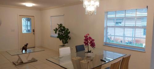 Westgate House | Room 5 minutes from PBI Airport