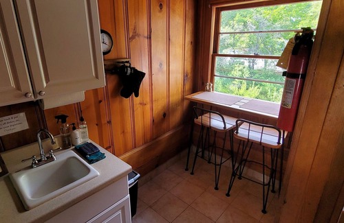 Downieville House | Room 6 - Queen Kitchenette