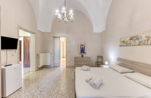 Presicce Apartment | Room 'Alloggio Con Bagno Privato Destra' with Balcony and Air Conditioning