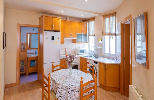 Palos de la Frontera Condo | Room apartment in central Madrid