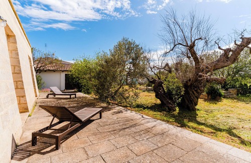 Casarano Apartment | Room 'Bergamotto' with Private Terrace, Wi-Fi and Air Conditioning