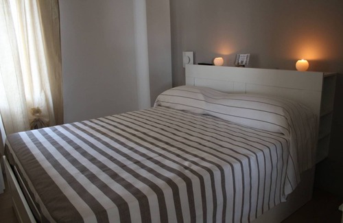 Corigliano Calabro House | Room-camelia - Stanza Matrimoniale - B&b