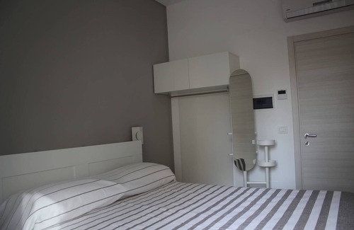 Corigliano Calabro House | Room-camelia - Stanza Matrimoniale - B&b