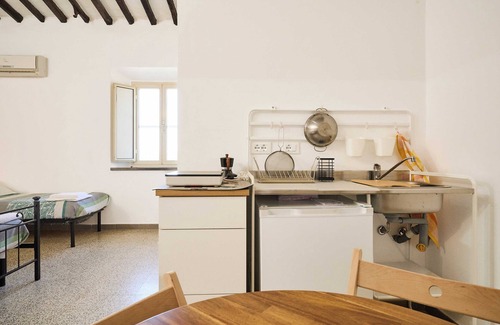 Riotorto Apartment | Room 'Camera 2 - Del Ponti' with Shared Garden, Wi-Fi and Air Conditioning