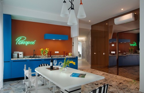 Pompei Apartment | Room 'Camera Deluxe Fuoco' with Mountain View, Wi-Fi and Air Conditioning