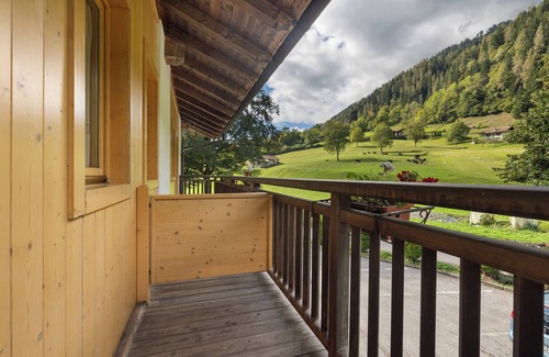 Caderzone Terme Apartment | Room 'Camera Doppia N 3' with Mountain View, Shared Garden and Wi-Fi