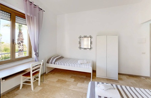 Briatico Bed & Breakfast | Room 'Camera Margherita' with Balcony, Wi-Fi and Air Conditioning