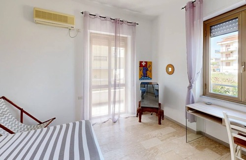 Briatico Bed & Breakfast | Room 'Camera Margherita' with Balcony, Wi-Fi and Air Conditioning