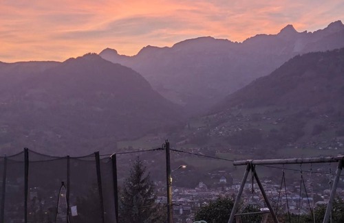 Sallanches Apartment | Room 'Chambre Familiale 4p' with Mountain View, Shared Garden and Wi-Fi