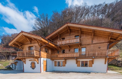 Sallanches Apartment | Room 'Chambre Familiale 4p' with Mountain View, Shared Garden and Wi-Fi
