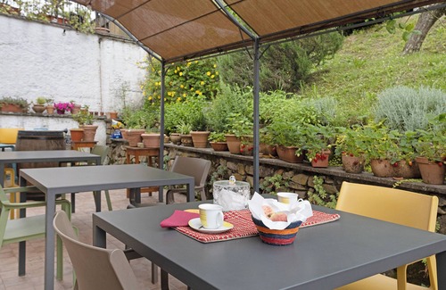 Beverino Apartment | Room 'Corniglia' with Mountain View, Shared Terrace and Air Conditioning
