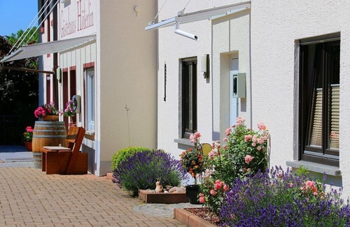 Bad Bellingen Apartment | Room 'Doppelzimmer 3' with Shared Garden and Wi-Fi