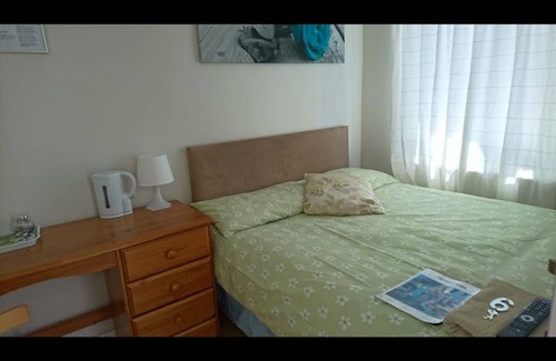 Harlington House | Room-double Room Private Shower Room - d