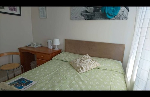 Harlington House | Room-double Room Private Shower Room - d