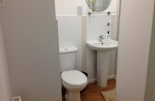 Harlington House | Room-double With Shared Bathroom Sleeps