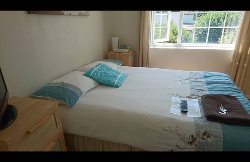 Harlington House | Room-en Suite Shower Room Double Room wi