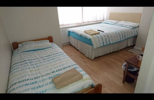 Harlington House | Room-family Room Sleeps 3 With 1 Double