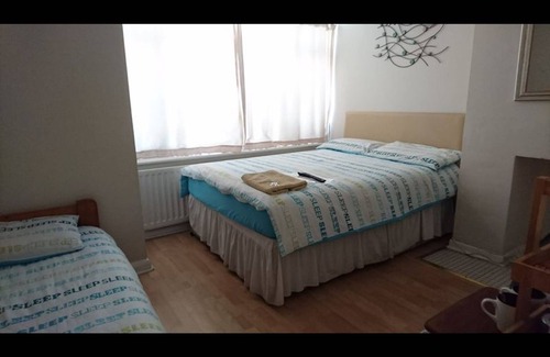 Harlington House | Room-family Room Sleeps 3 With 1 Double