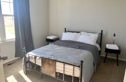 Stratmoor House | Room for Rent in a Relaxed Townhome by Ft Carson