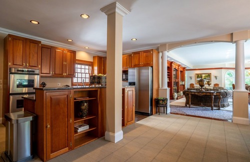 Carbondale House | Room for the Whole Family to Enjoy Thanksgiving Together!
