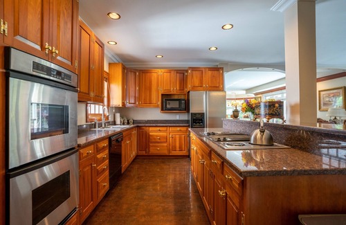 Carbondale House | Room for the Whole Family to Enjoy Thanksgiving Together!