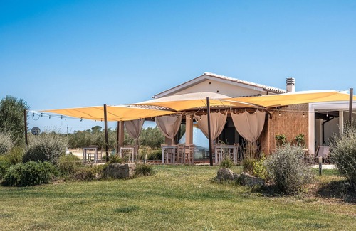 Magliano in Toscana Apartment | Room 'Giusti - 5 Sughera' with Shared Garden, Wi-Fi and Air Conditioning