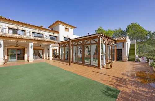 Finestrat House | Room 'Habitación 9' with Shared Pool, Wi-Fi and Air Conditioning