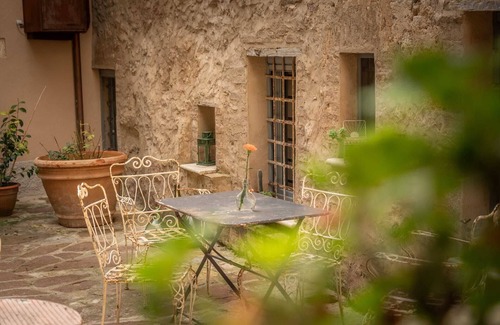 Campiglia d'Orcia Apartment | Room 'Il Cannellone' with Shared Garden and Wi-Fi