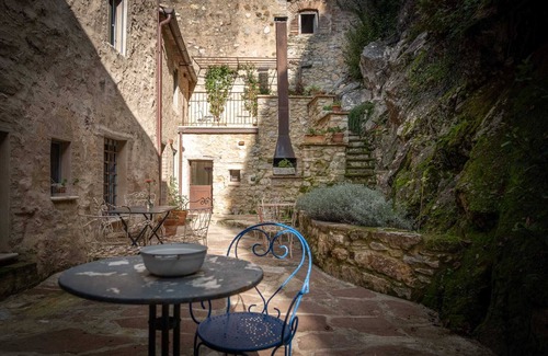 Campiglia d'Orcia Apartment | Room 'Il Cannellone' with Shared Garden and Wi-Fi