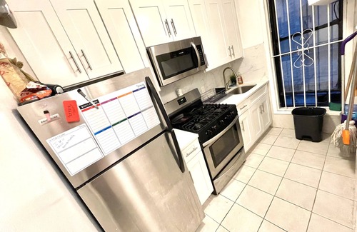 Hunters Point Apartment | ROOM IN A 2 BEDROOM APARTAMENT