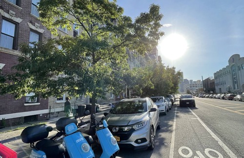 Hunters Point Apartment | ROOM IN A 2 BEDROOM APARTAMENT