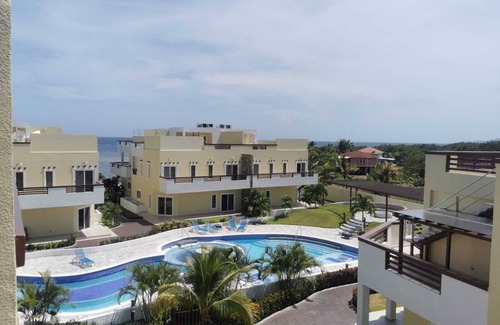 Antoneys Cay Villa | Room in a tourist complex with access to private beach.