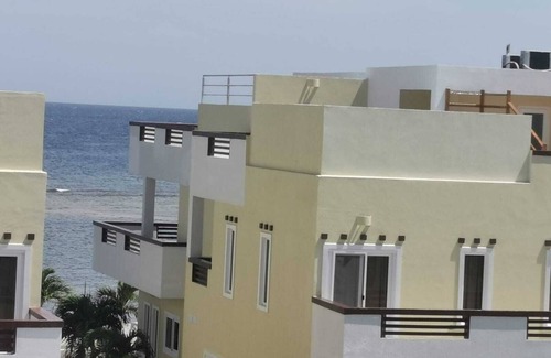 Antoneys Cay Villa | Room in a tourist complex with access to private beach.