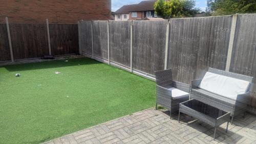 Waltham Cross House | Room in Cheshunt