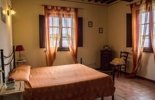Montecarlo House | Room in Holiday House - Apartment in Farmhouse