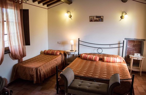 Montecarlo House | Room in Holiday House - Apartment in Farmhouse