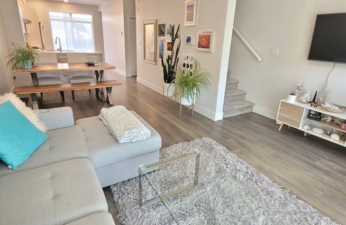 Colwood House | Room in new townhouse