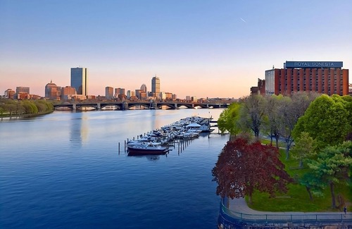 West End House | Room in Picture-Perfect Hotel for a Relaxing Getaway by the Charles River